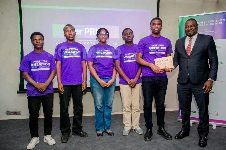 L’équipe FOR MIND reçoit le premier prix du Vibeathon Côte d’Ivoire
